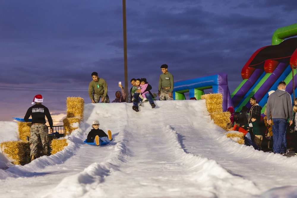 MCCS Camp Pendleton Hosts the 2025 Tree Lighting Celebration