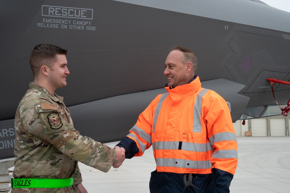 Royal Netherlands visit for Gunfighter Flag