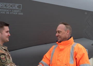 Royal Netherlands visit for Gunfighter Flag