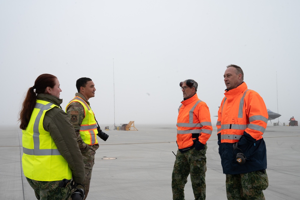 Royal Netherlands visit for Gunfighter Flag