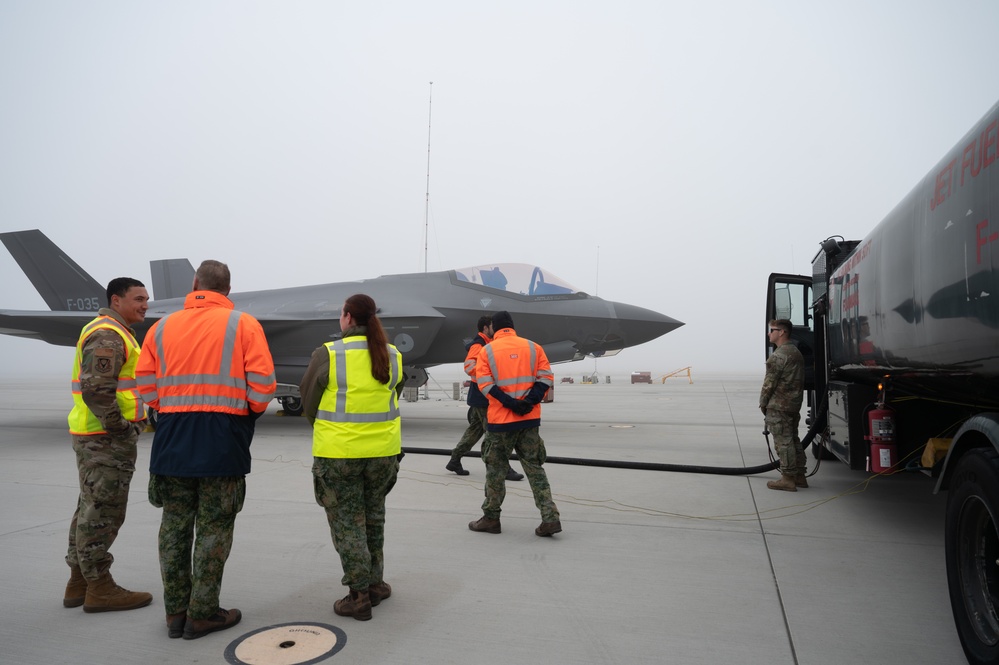 Royal Netherlands visit for Gunfighter Flag