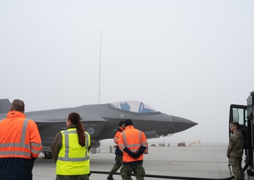 Royal Netherlands visit for Gunfighter Flag