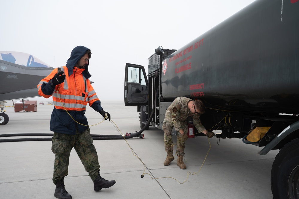 Royal Netherlands visit for Gunfighter Flag