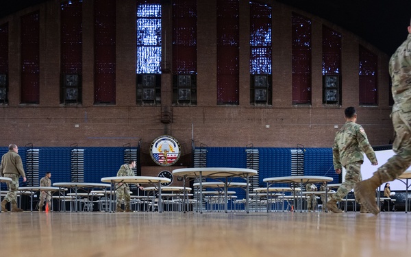 Soldiers set up for Thanksgiving during Joint Task Force-DC