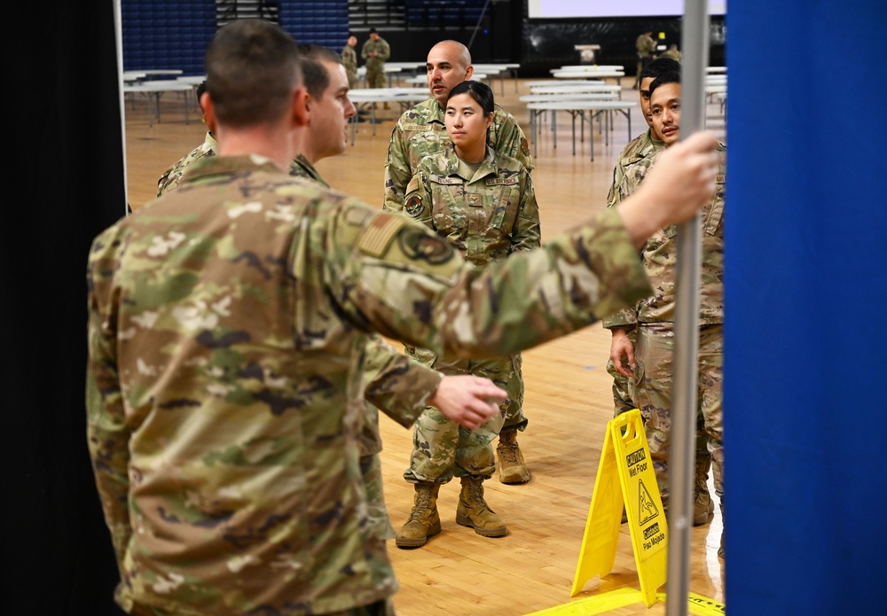 Soldiers set up for Thanksgiving during Joint Task Force-DC
