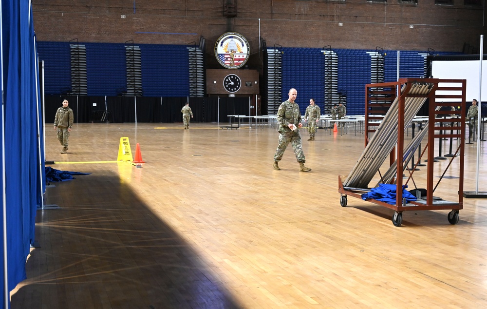Soldiers set up for Thanksgiving during Joint Task Force-DC