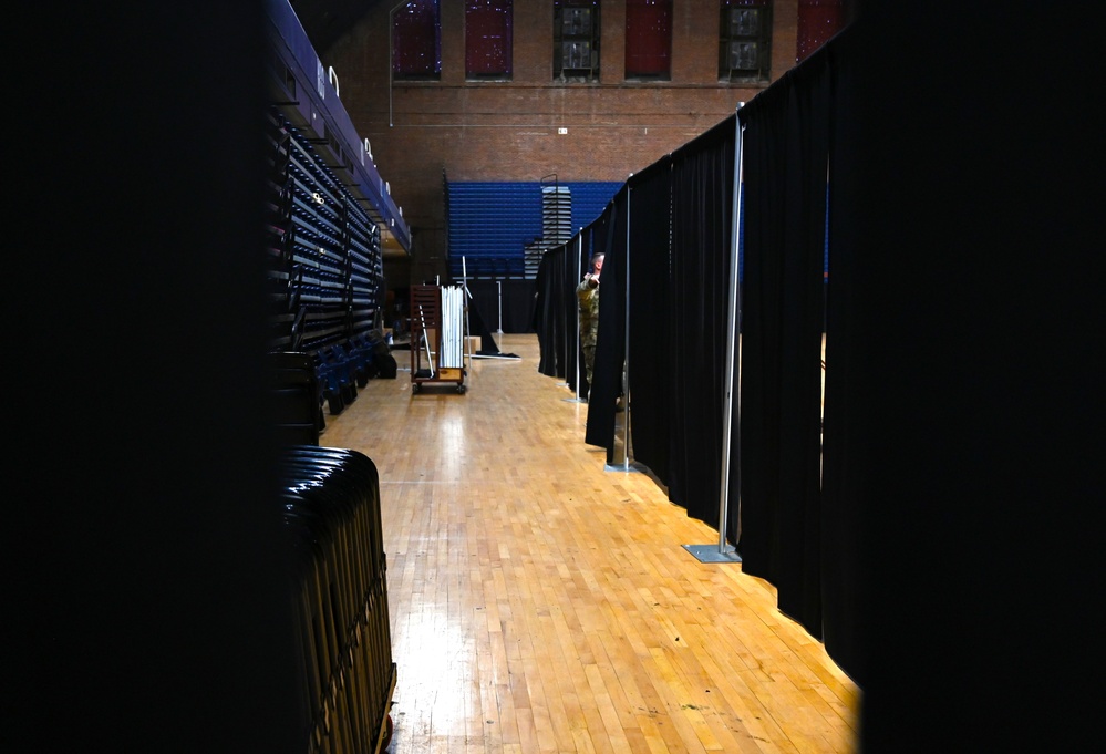 Soldiers set up for Thanksgiving during Joint Task Force-DC