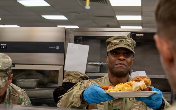 U.S. Army Col. Timothy D. Gatlin, Deputy Commanding Officer for Maneuver for 3rd Infantry Division, Serves Soldiers for Thanksgiving