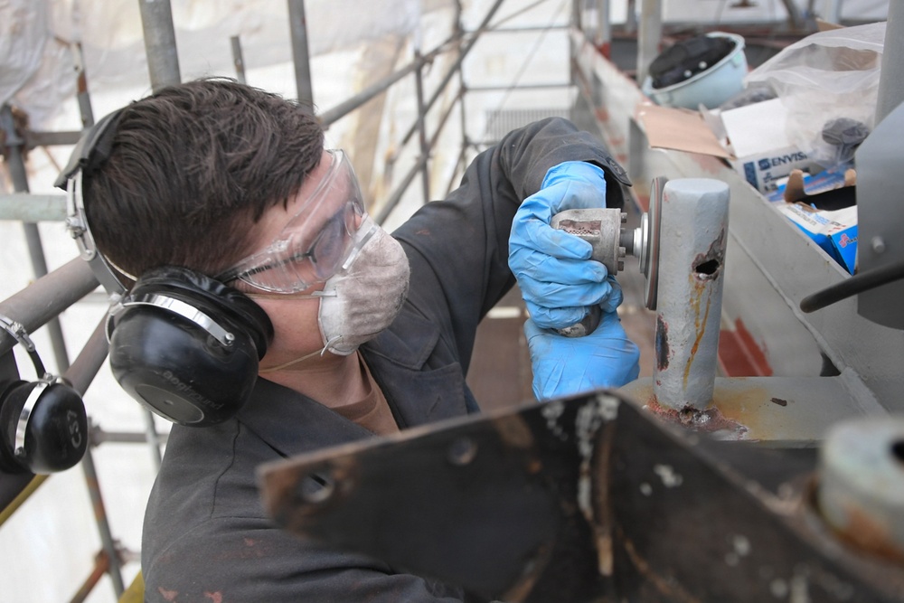 Ronald Reagan Sailors Conduct Preservation Work