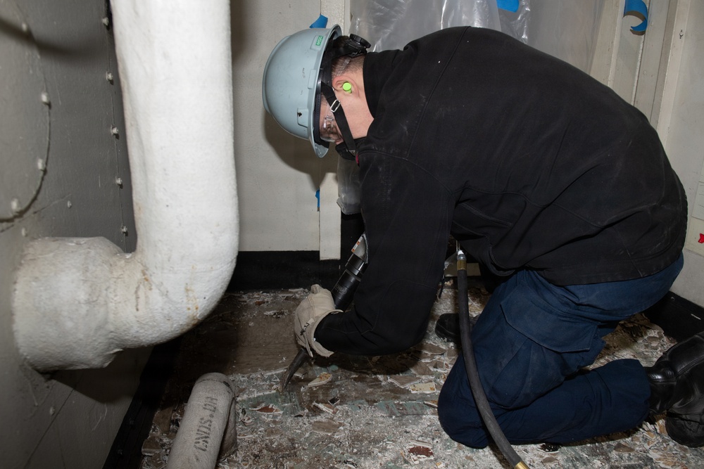 Ronald Reagan Sailors Conduct Preservation Work