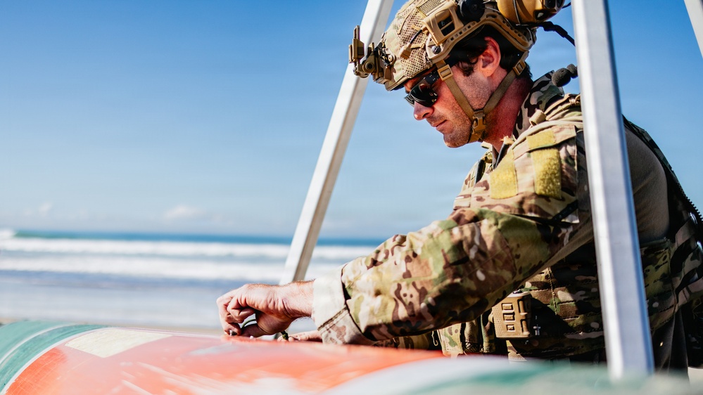 EODMU-11 Conducts an Torpedo Recovery Scenario Drill
