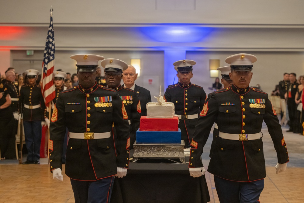 Headquarters and Support Battalion Hosts 250th Birthday Ball