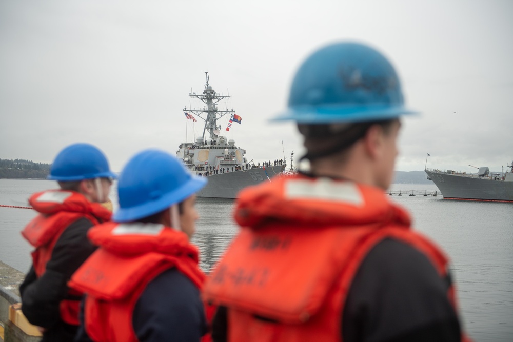 USS Benfold (DDG 65) Arrives at New Homeport