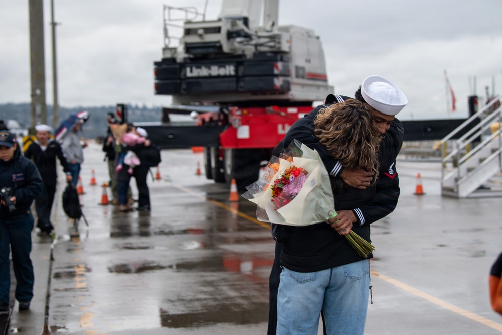 USS Benfold (DDG 65) Arrives at New Homeport