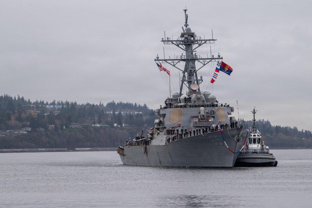 USS Benfold (DDG 65) Arrives at New Homeport