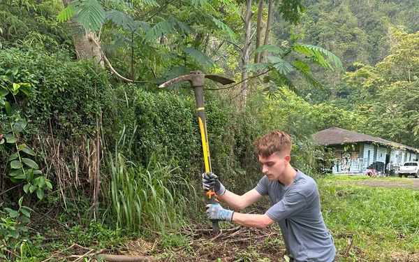 Hawaii Military &amp; Civilians Give Back to Ko'olau Foundation