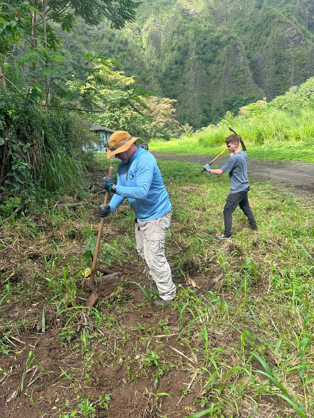 Hawaii Military &amp; Civilians Give Back to Ko'olau Foundation