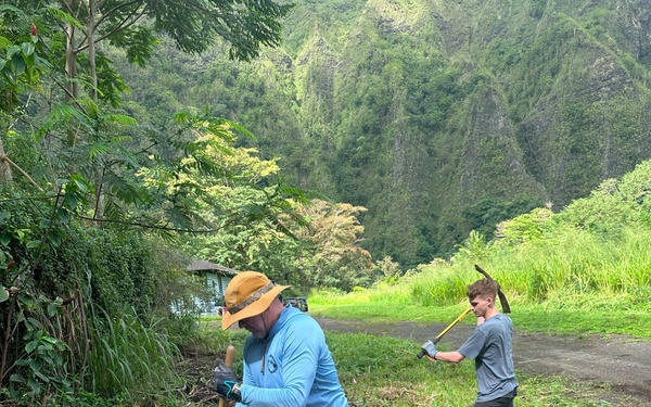 Hawaii Military &amp; Civilians Give Back to Ko'olau Foundation