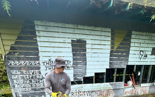 Hawaii Military &amp; Civilians Give Back to Ko'olau Foundation