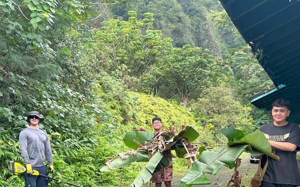 Hawaii Military &amp; Civilians Give Back to Ko'olau Foundation