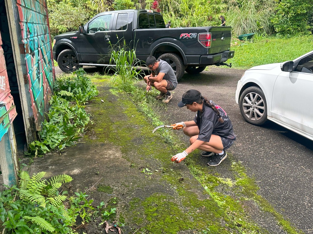 Hawaii Military &amp; Civilians Give Back to Ko'olau Foundation