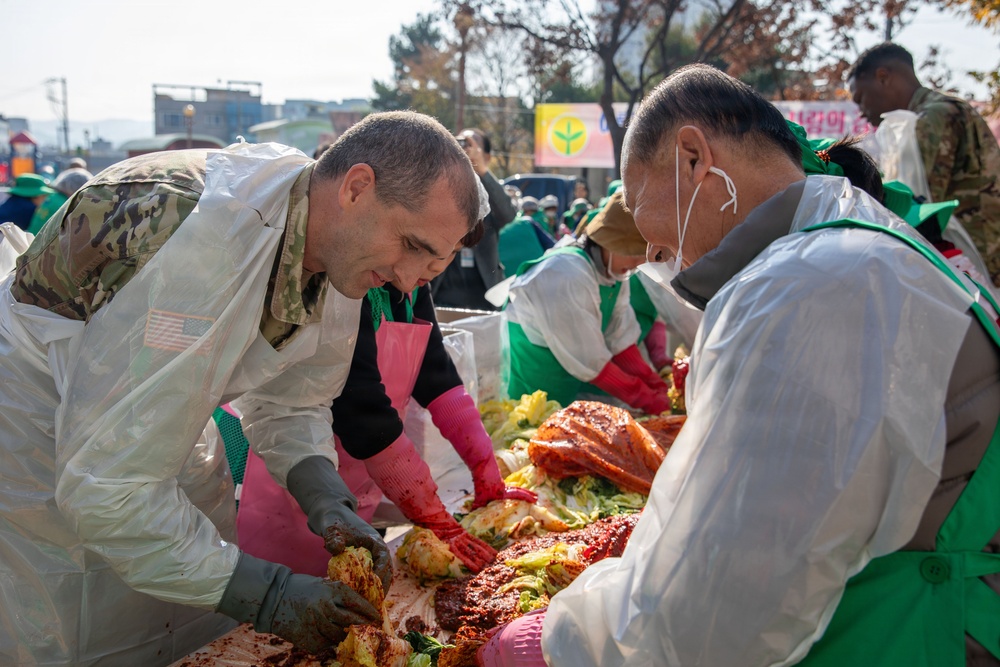 MSC-K Leaders Participate in Kimchi-Making Volunteer Event.