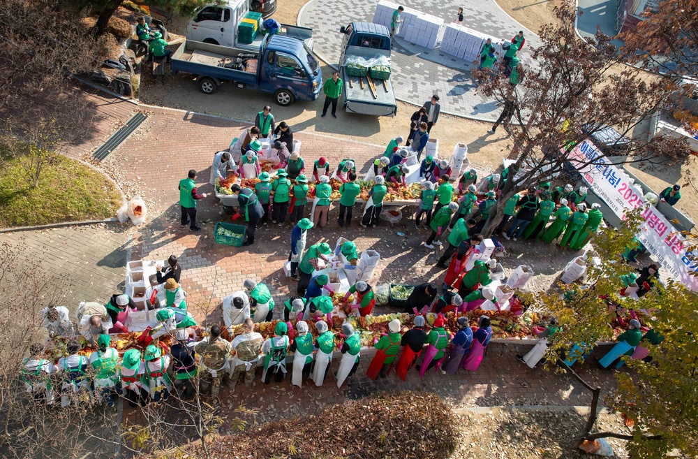 MSC-K Leaders Participate in Kimchi-Making Volunteer Event.