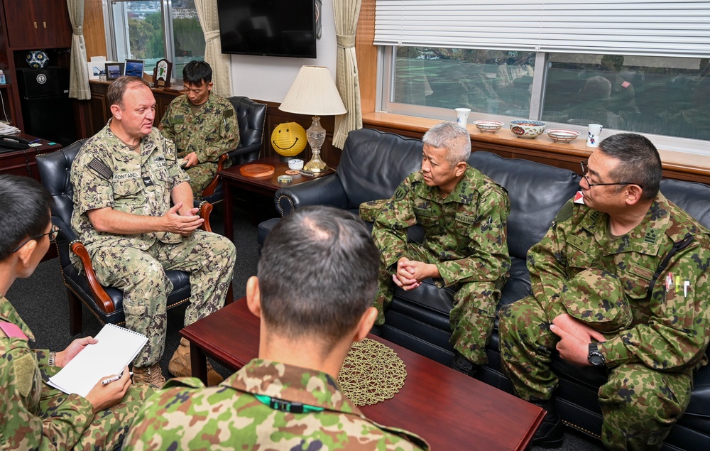 CFAS Meets With JGSDF Lt. Gen.