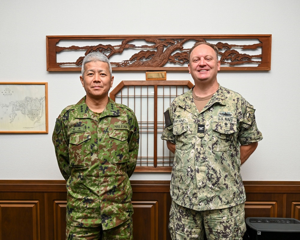 CFAS Meets With JGSDF Lt. Gen.