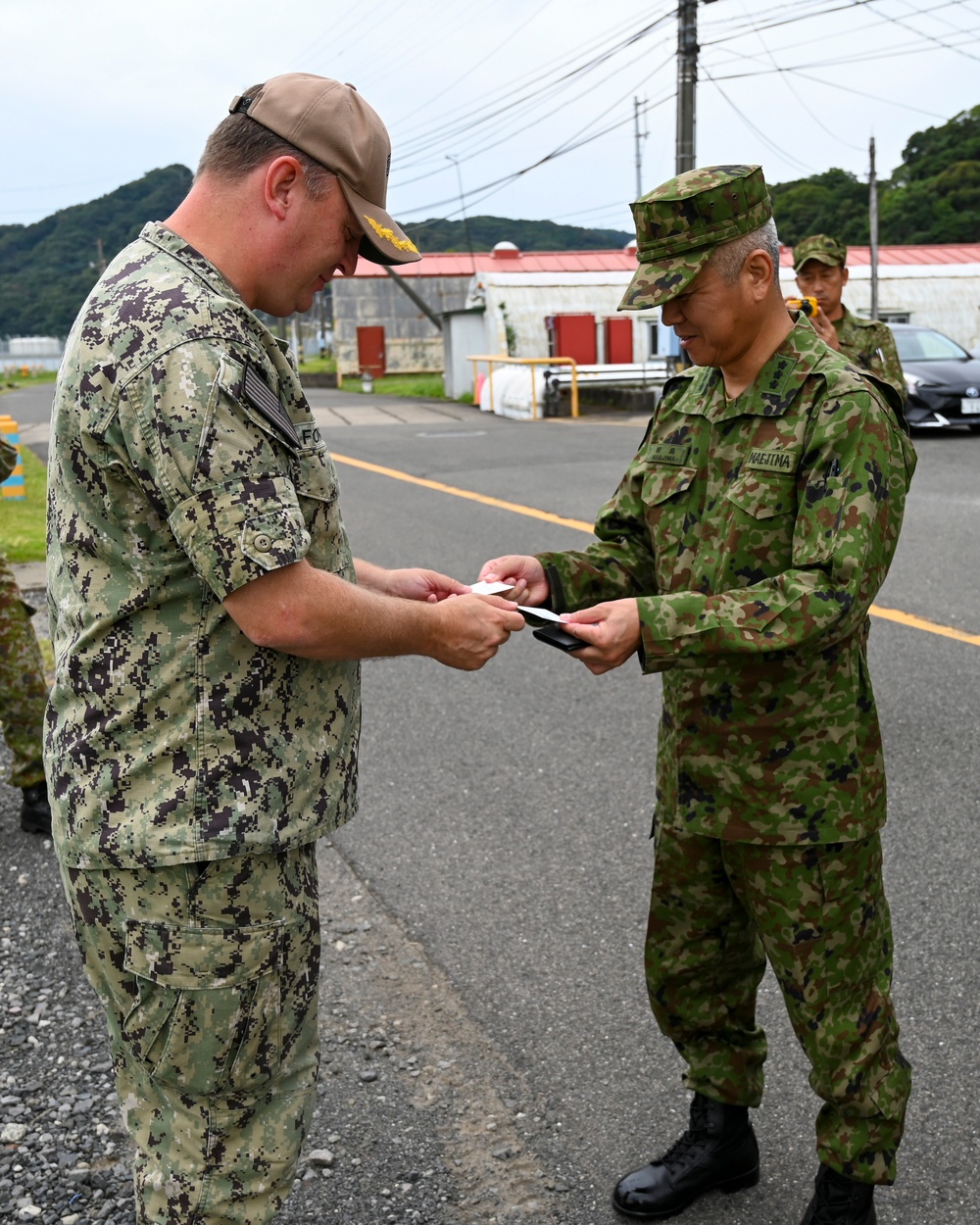 CFAS Meets With JGSDF Lt. Gen.