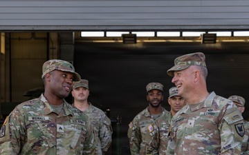 Brigadier General Ray Phariss visits 41st Signal Battalion, 304th Expeditionary Signal Battalion