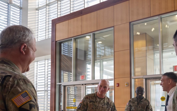 Eighth Army Commanding General Visits 1st Signal Brigade