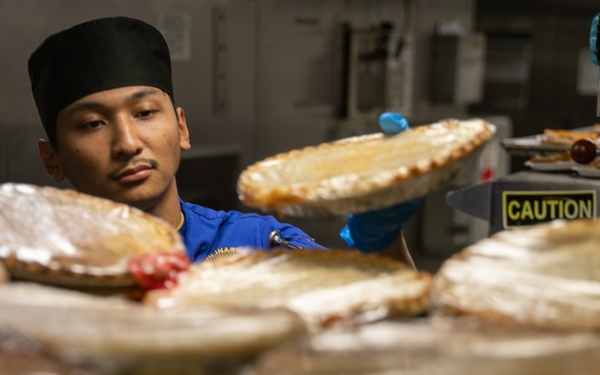 USS Mitscher (DDG 57) Sailor prepares food for Thanksgiving