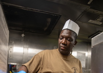 USS Mitscher (DDG 57) Sailor serves Thanksgiving meal