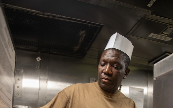 USS Mitscher (DDG 57) Sailor serves Thanksgiving meal