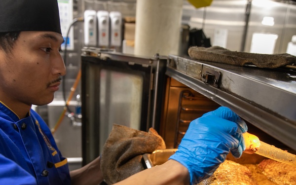 USS Mitscher (DDG 57) Sailor prepares Thanksgiving meal