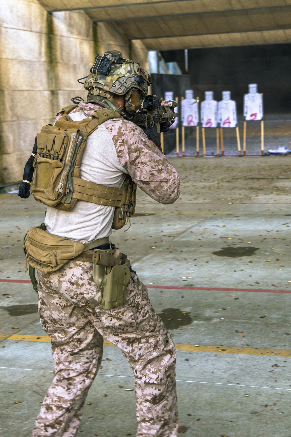 Reconnaissance Marines with the 24th Marine Expeditionary Unit conduct rifle and pistol drills