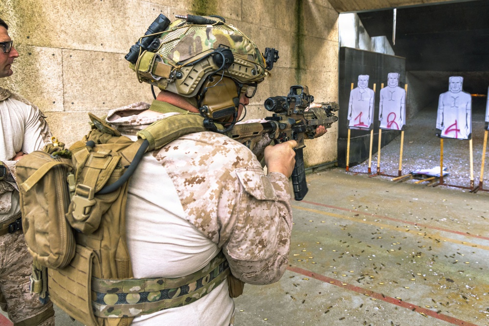 Reconnaissance Marines with the 24th Marine Expeditionary Unit conduct rifle and pistol drills