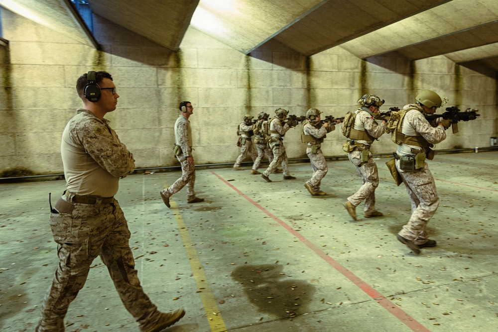 Reconnaissance Marines with the 24th Marine Expeditionary Unit conduct rifle and pistol drills