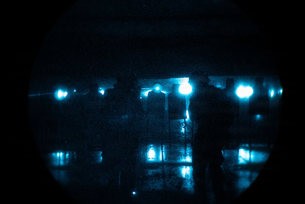 Reconnaissance Marines with the 24th Marine Expeditionary Unit conduct rifle and pistol drills