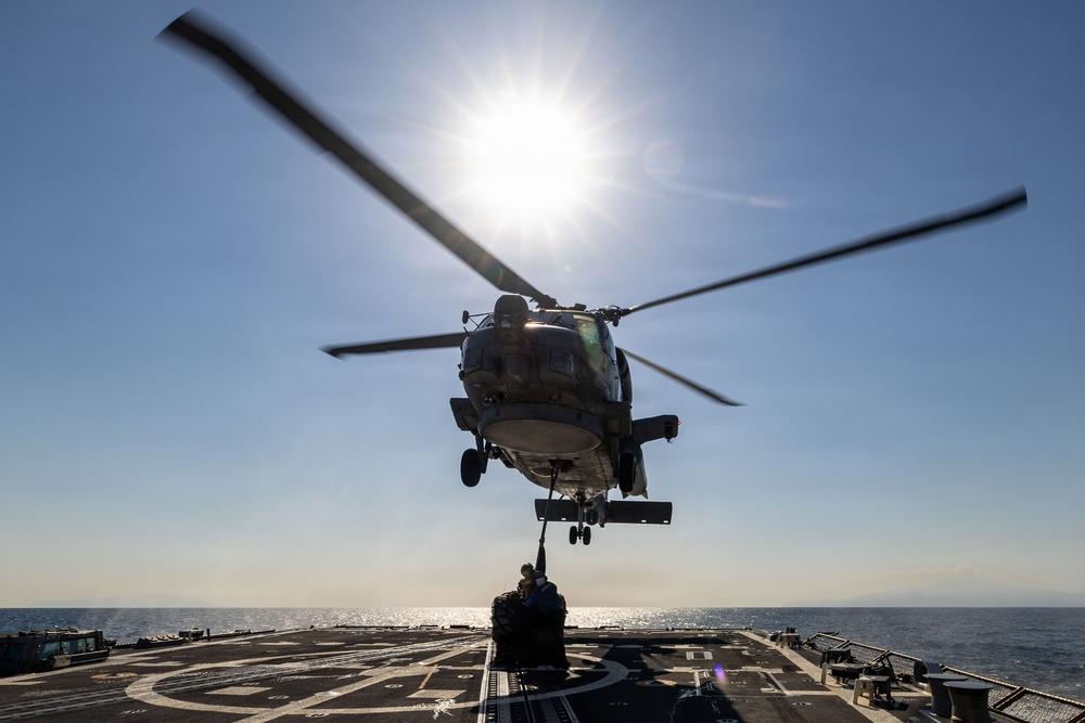 USS Rafael Peralta (DDG 115) Vertical Replenishment Training