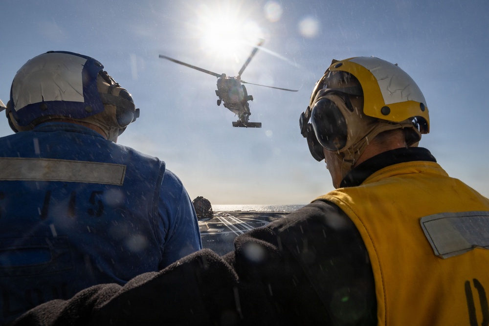 USS Rafael Peralta (DDG 115) Vertical Replenishment Training