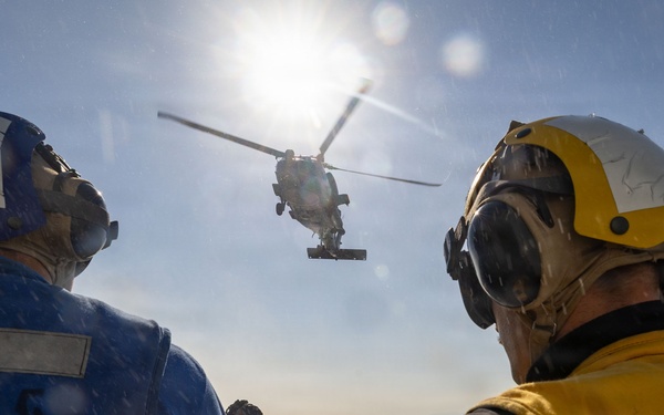 USS Rafael Peralta (DDG 115) Vertical Replenishment Training
