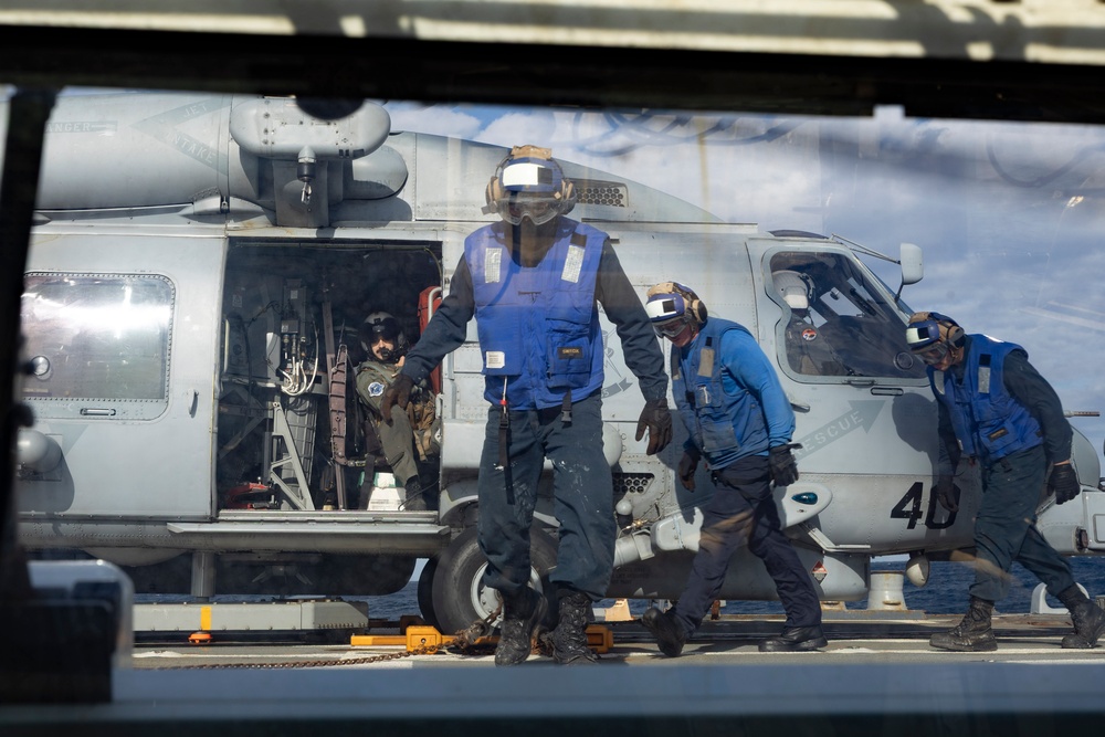 USS Dewey (DDG 105) Conducts Routine Flight Operations