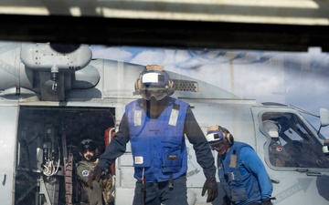 USS Dewey (DDG 105) Conducts Routine Flight Operations