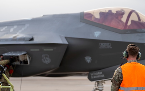 Hot Pit Refueling: Ramstein supports the fighter mission