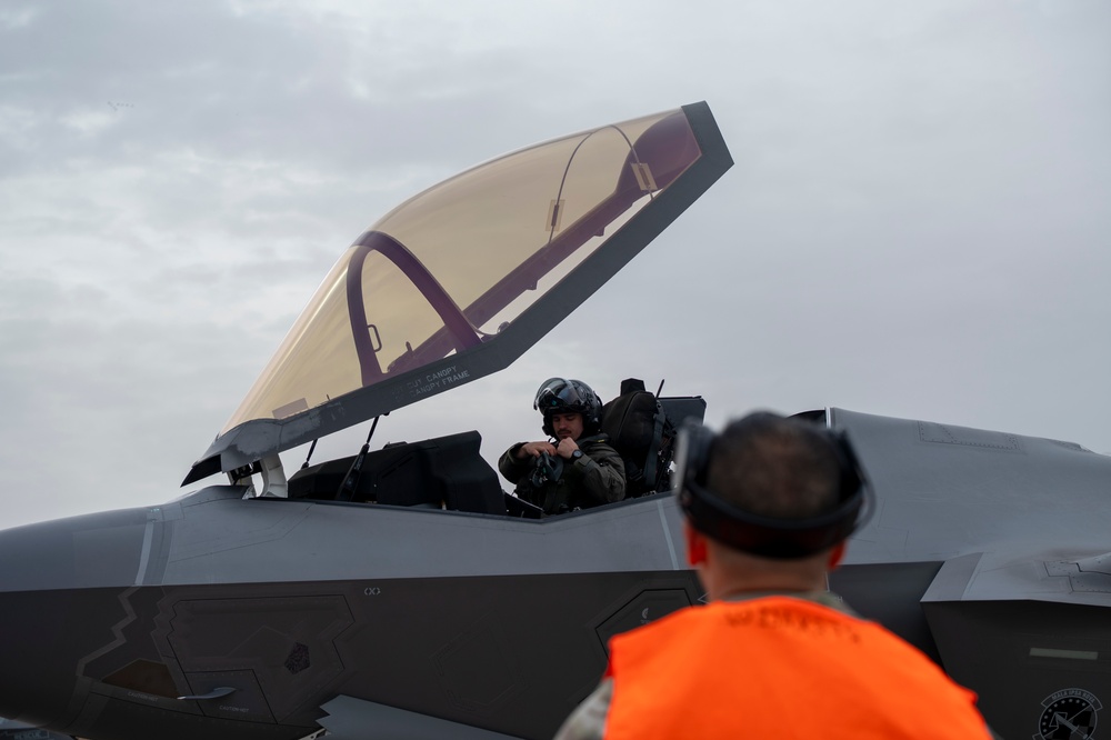 Hot Pit Refueling: Ramstein supports the fighter mission