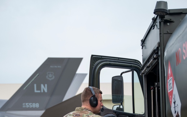 Hot Pit Refueling: Ramstein supports the fighter mission