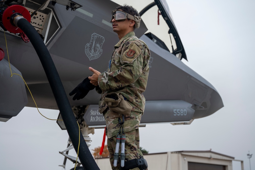 Hot Pit Refueling: Ramstein supports the fighter mission