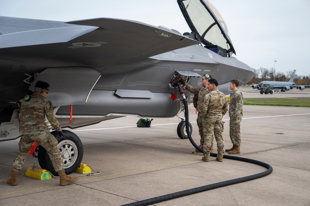 Hot Pit Refueling: Ramstein supports the fighter mission
